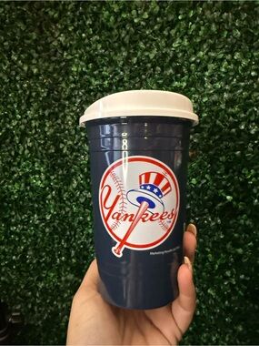 New York Yankees Reusable Cup w Lid MLB Licensed Travel Mug Plastic 16oz Blue